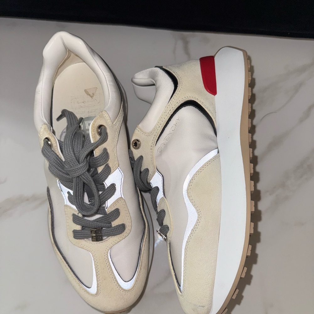 Givenchy runner Beige, White & red women’s Sneakers